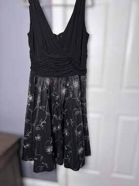 Dress Barn Black Sleeveless V Neck A Line Dress 18 Zipper Back